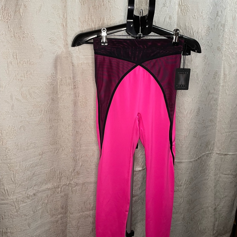 Savage X Fenty Vibrant Pink Women’s Leggings NWT
